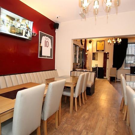 Soccer Suite Liverpool Extérieur photo